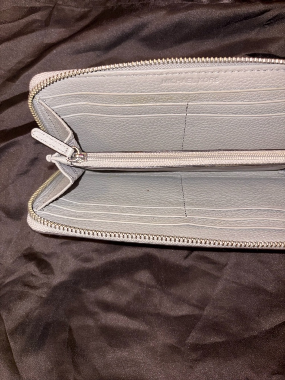 Michael Kors Cream Pebbled Leather Zip Wallet with Gold MK Emblem - Picture 4 of 4